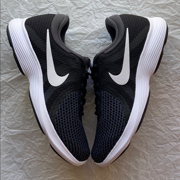 NWT Nike Revolution 4 - Picture 5 of 8